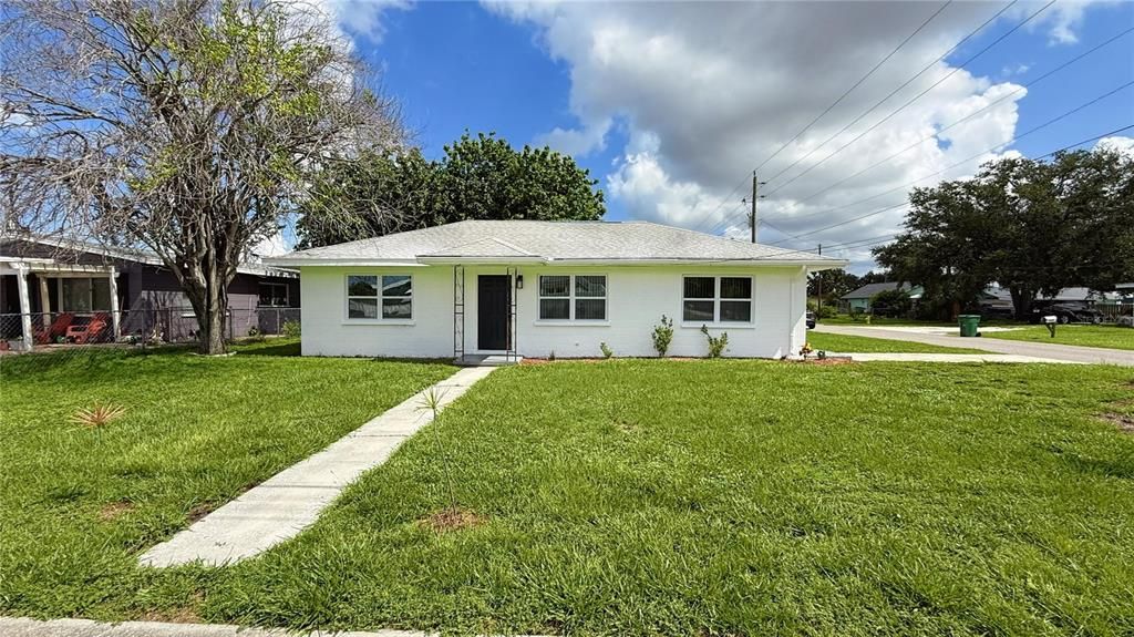 Recently Sold: $259,900 (2 beds, 1 baths, 1056 Square Feet)