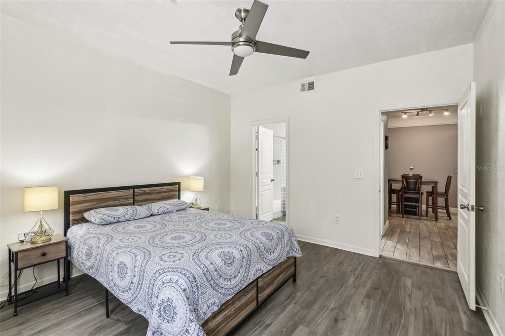 For Sale: $179,000 (2 beds, 2 baths, 1032 Square Feet)