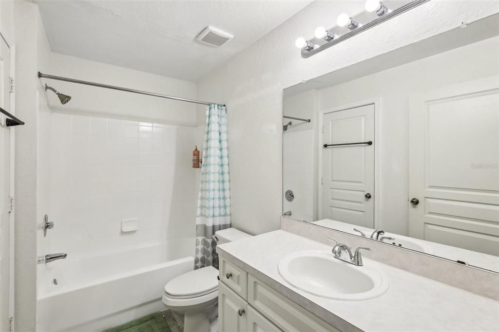 For Sale: $179,000 (2 beds, 2 baths, 1032 Square Feet)