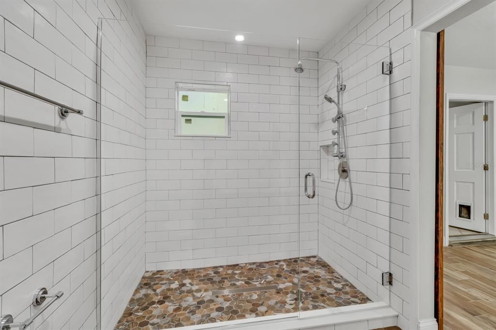 For Sale: $985,000 (4 beds, 3 baths, 2433 Square Feet)