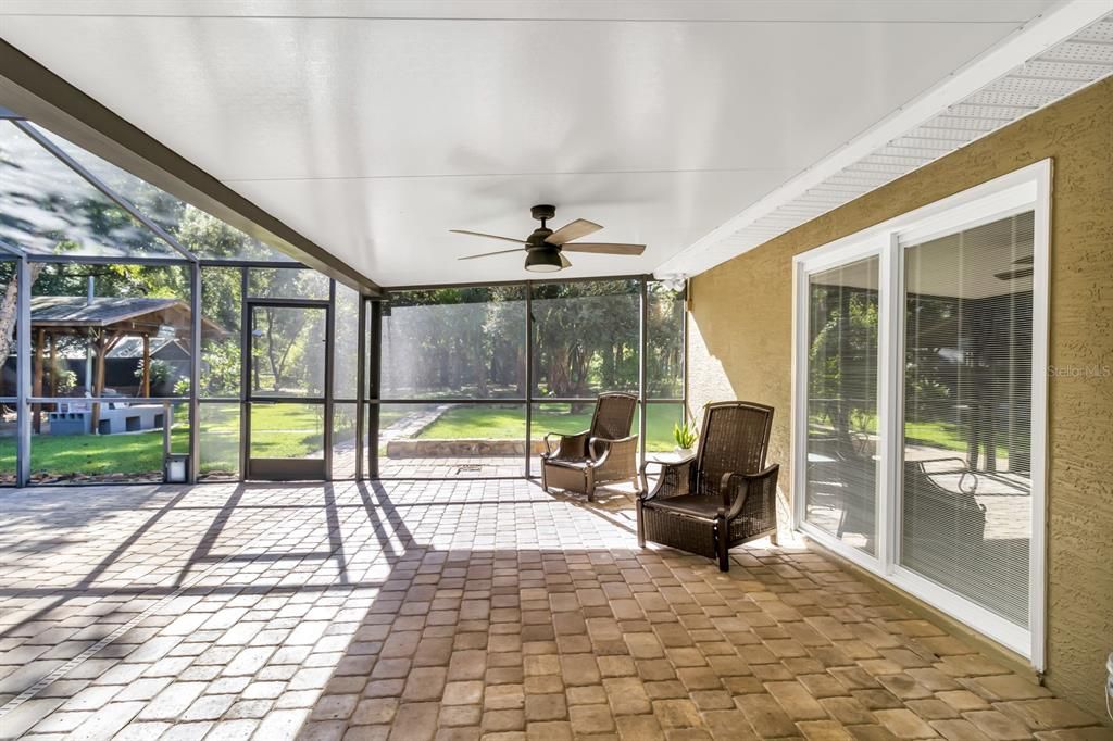 For Sale: $985,000 (4 beds, 3 baths, 2433 Square Feet)