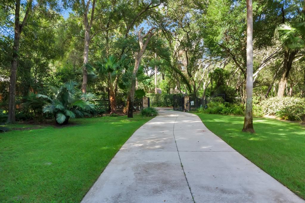 For Sale: $985,000 (4 beds, 3 baths, 2433 Square Feet)