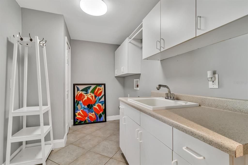 For Sale: $985,000 (4 beds, 3 baths, 2433 Square Feet)