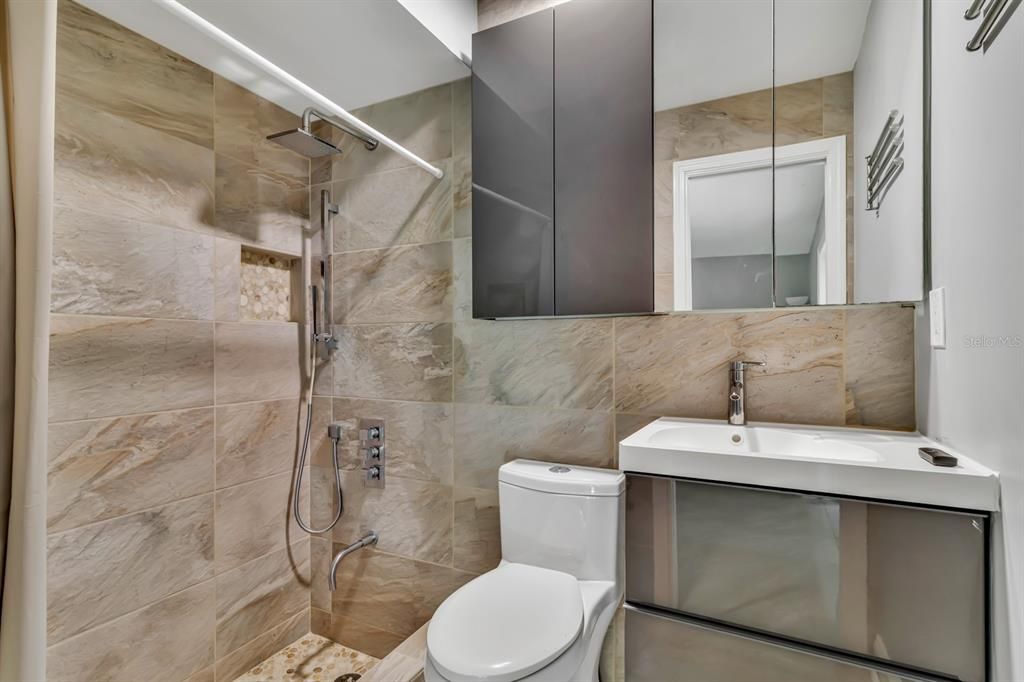 For Sale: $985,000 (4 beds, 3 baths, 2433 Square Feet)