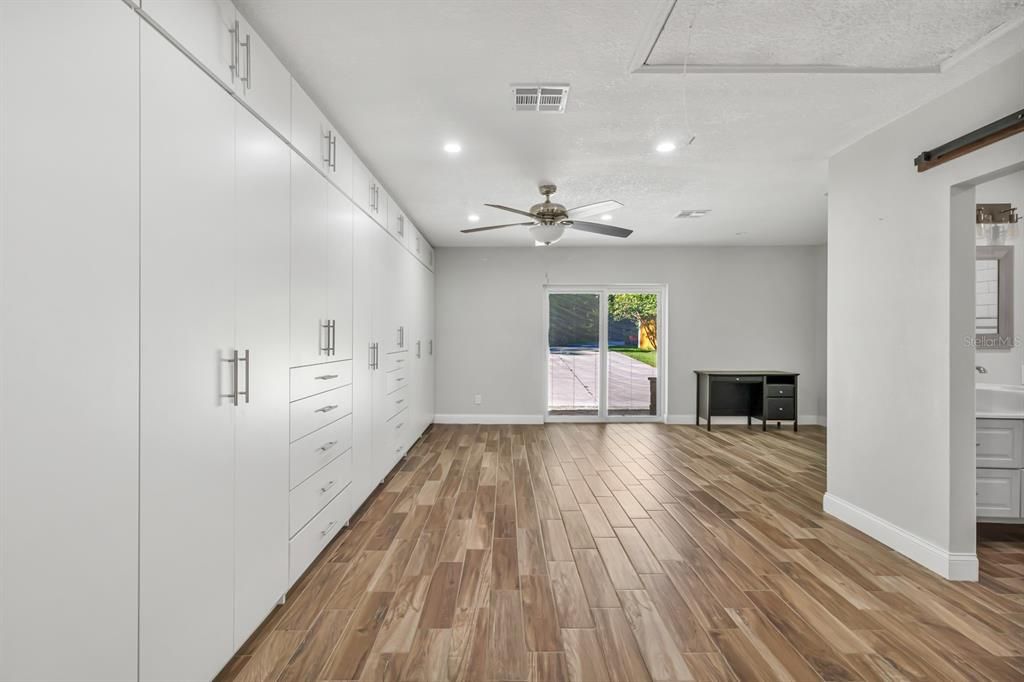 For Sale: $985,000 (4 beds, 3 baths, 2433 Square Feet)