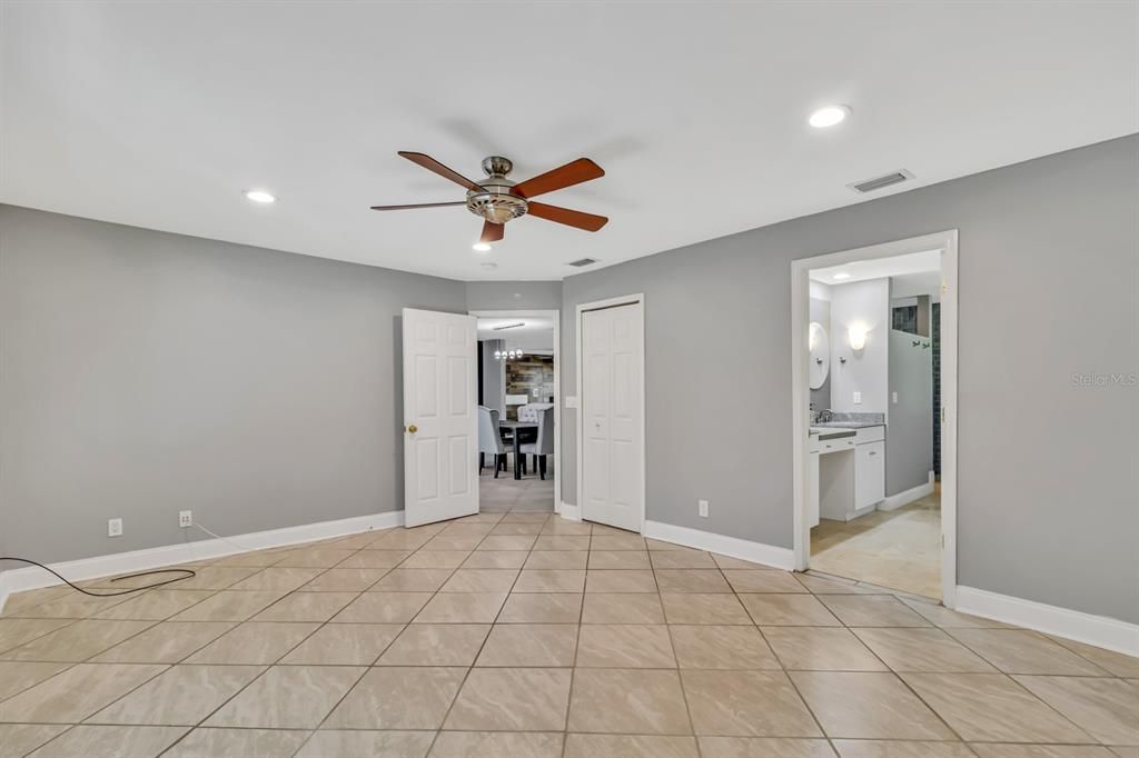 For Sale: $985,000 (4 beds, 3 baths, 2433 Square Feet)