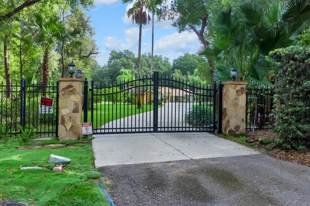 For Sale: $985,000 (4 beds, 3 baths, 2433 Square Feet)