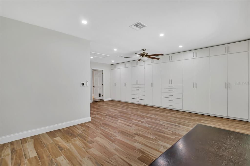 For Sale: $985,000 (4 beds, 3 baths, 2433 Square Feet)