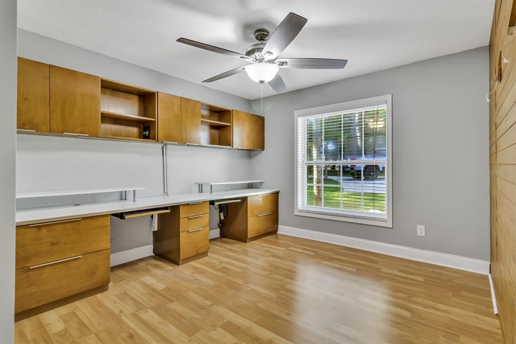 For Sale: $985,000 (4 beds, 3 baths, 2433 Square Feet)