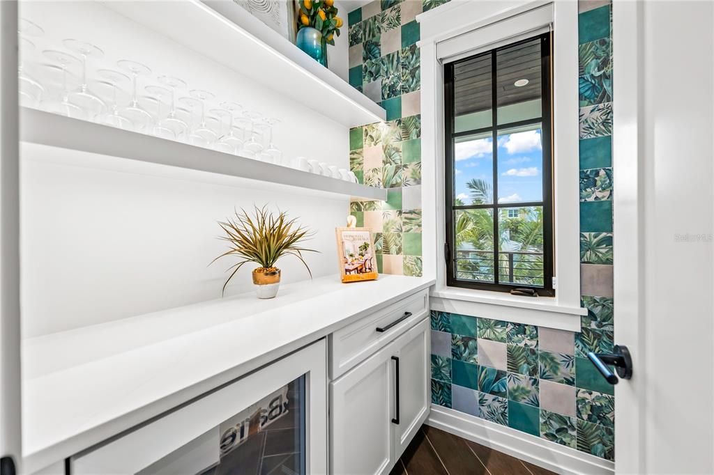 For Sale: $7,500,000 (6 beds, 6 baths, 6500 Square Feet)