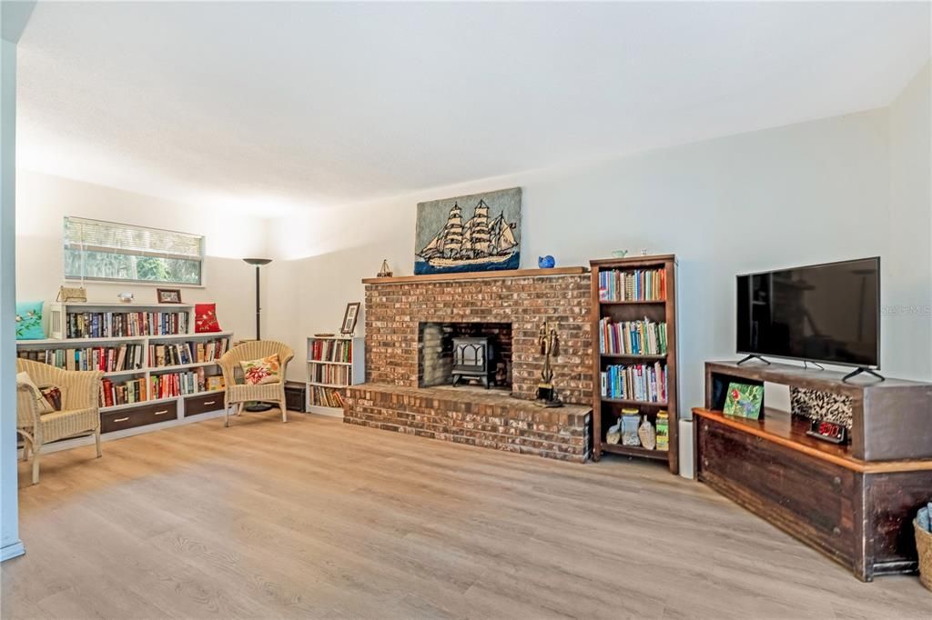 На продажу: $455,000 (3 спален, 2 ванн, 1570 Квадратных фут)