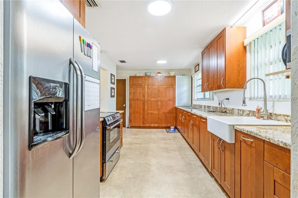 На продажу: $455,000 (3 спален, 2 ванн, 1570 Квадратных фут)