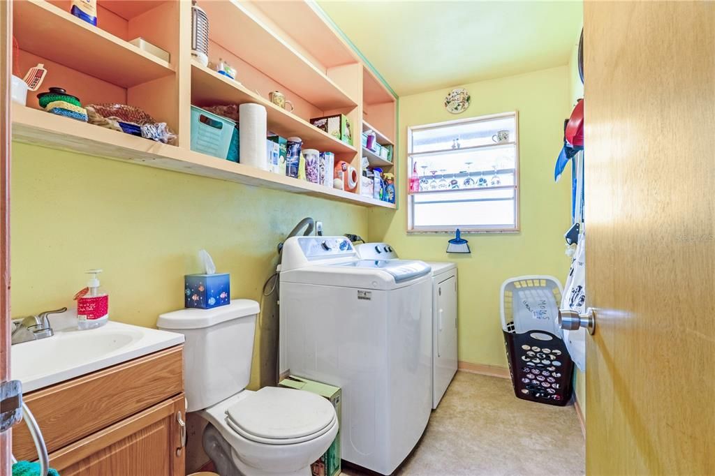 На продажу: $455,000 (3 спален, 2 ванн, 1570 Квадратных фут)