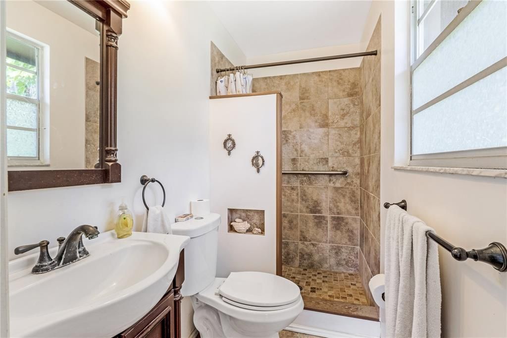 На продажу: $455,000 (3 спален, 2 ванн, 1570 Квадратных фут)