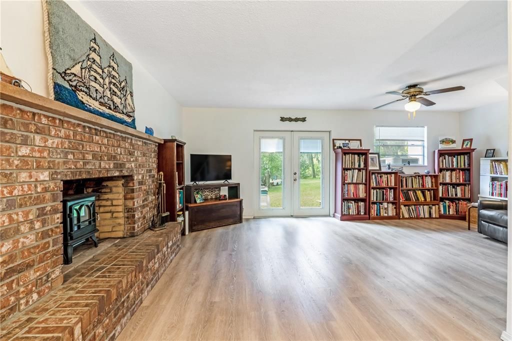 На продажу: $455,000 (3 спален, 2 ванн, 1570 Квадратных фут)