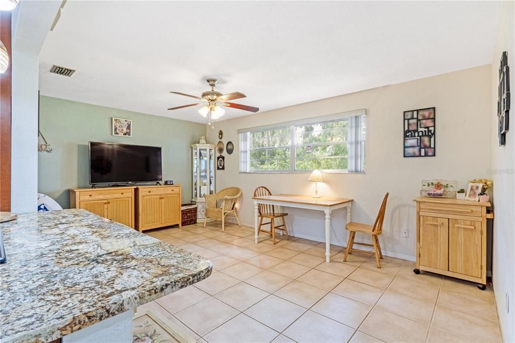 На продажу: $455,000 (3 спален, 2 ванн, 1570 Квадратных фут)