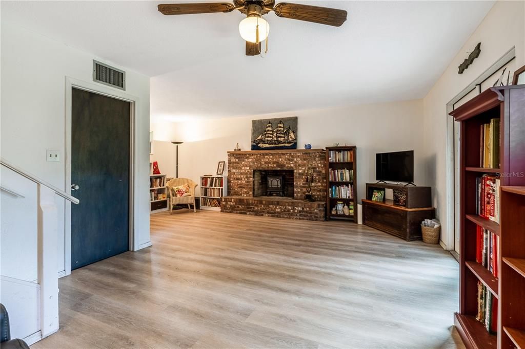 На продажу: $455,000 (3 спален, 2 ванн, 1570 Квадратных фут)