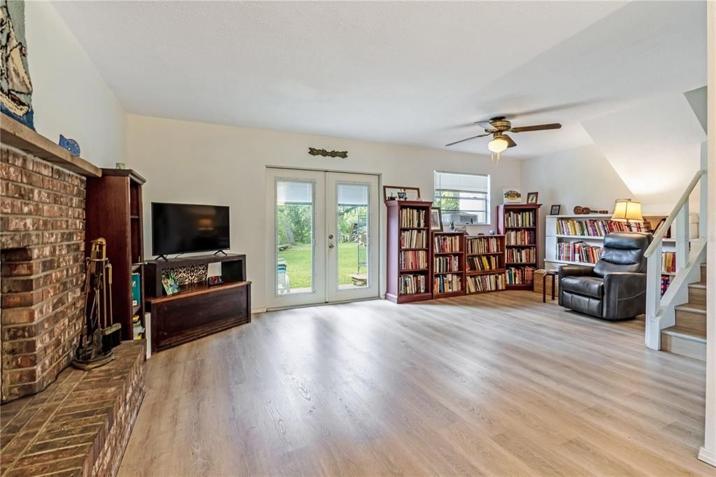 На продажу: $455,000 (3 спален, 2 ванн, 1570 Квадратных фут)