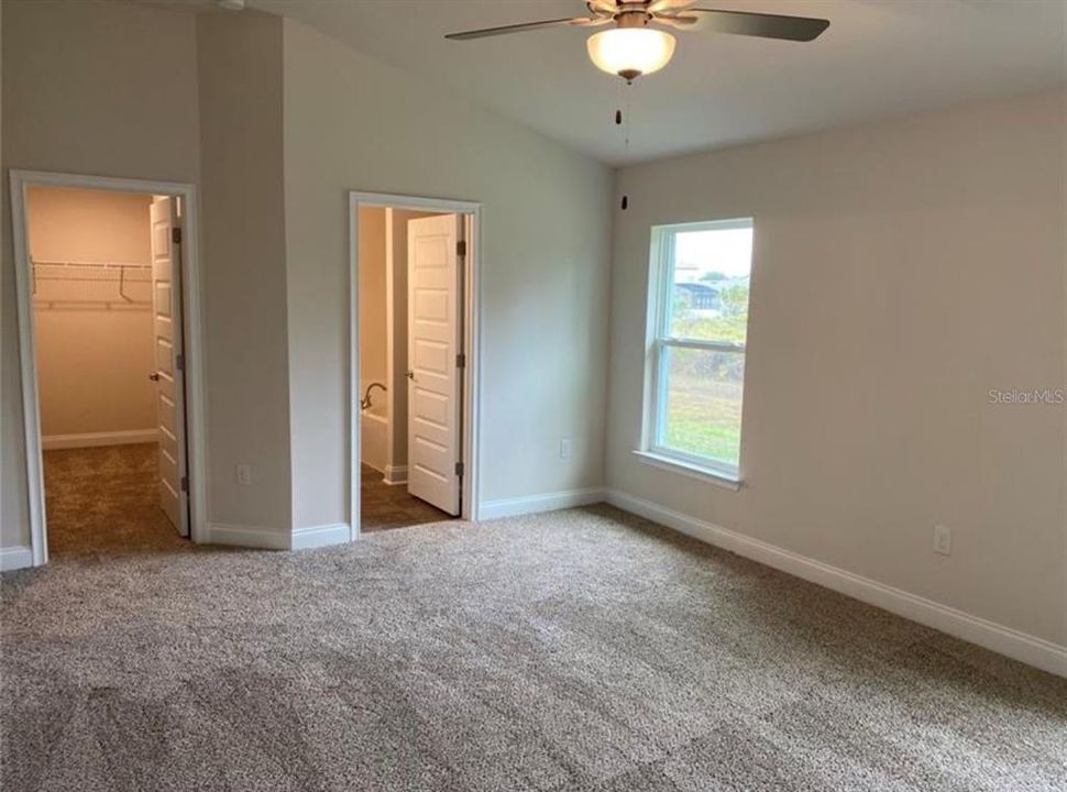 Под контрактом: $407,900 (3 спален, 2 ванн, 1780 Квадратных фут)