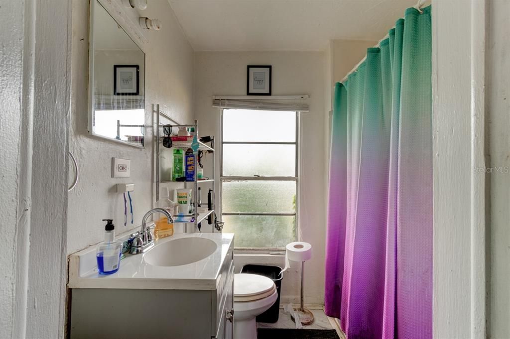 待售: $199,000 (4 贝兹, 0 浴室, 2132 平方英尺)