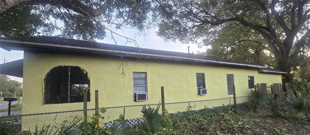 待售: $199,000 (4 贝兹, 0 浴室, 2132 平方英尺)