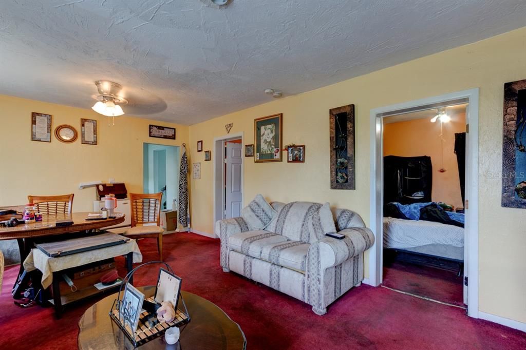 待售: $199,000 (4 贝兹, 0 浴室, 2132 平方英尺)