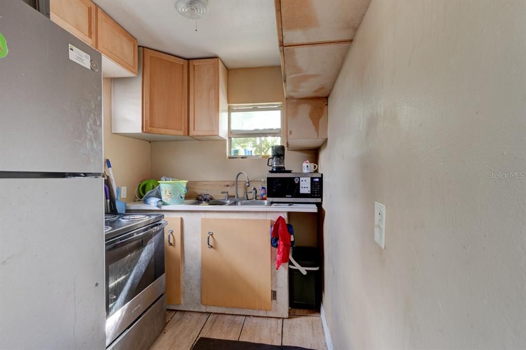 待售: $199,000 (4 贝兹, 0 浴室, 2132 平方英尺)