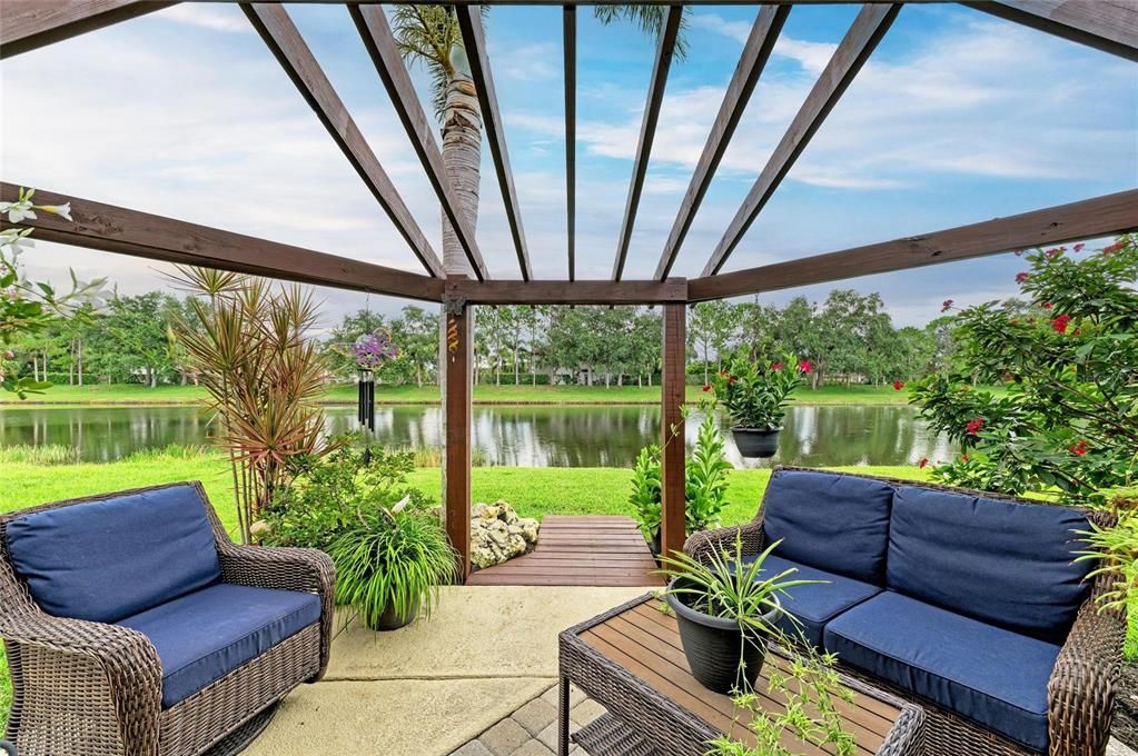 Под контрактом: $379,500 (2 спален, 2 ванн, 1603 Квадратных фут)