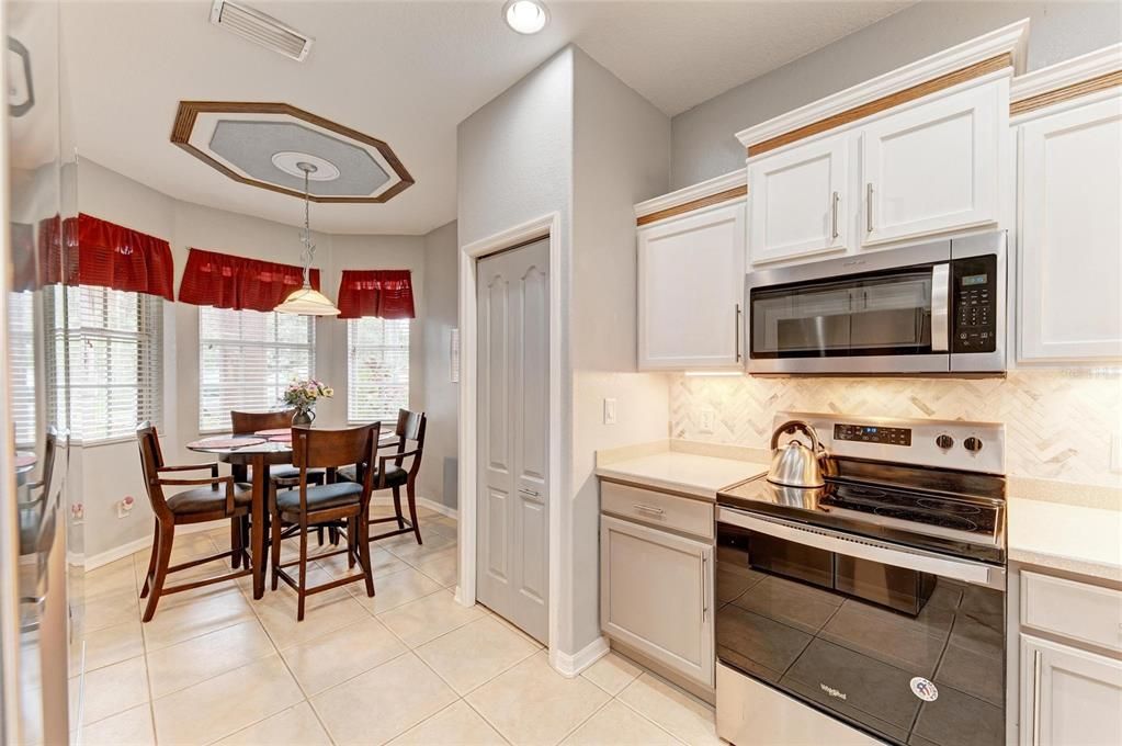 Под контрактом: $379,500 (2 спален, 2 ванн, 1603 Квадратных фут)