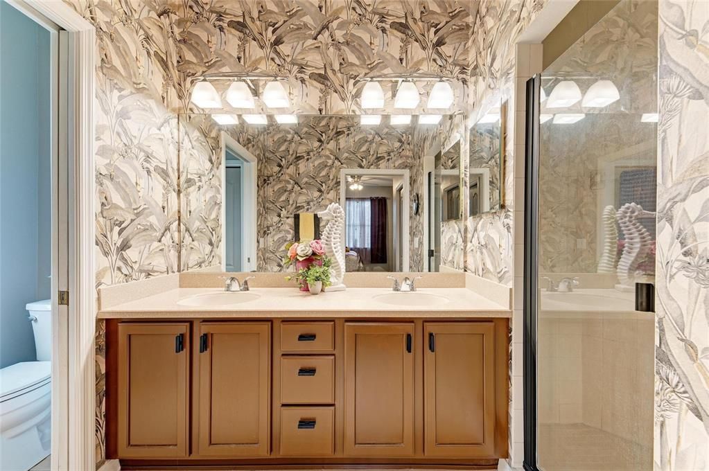 Под контрактом: $379,500 (2 спален, 2 ванн, 1603 Квадратных фут)