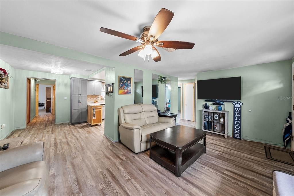 На продажу: $257,000 (3 спален, 2 ванн, 1291 Квадратных фут)