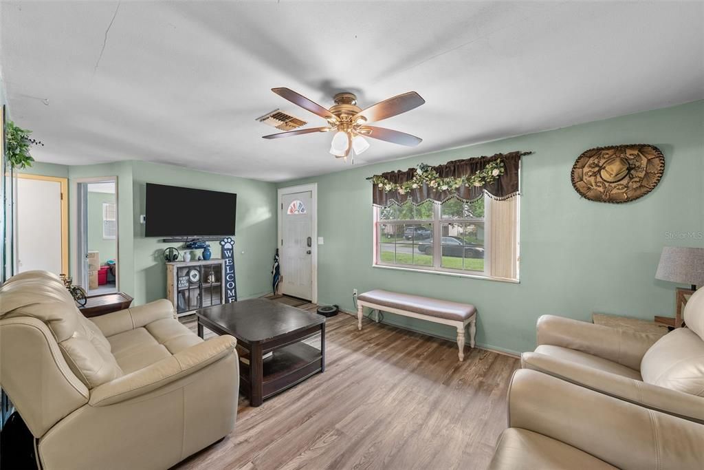 На продажу: $257,000 (3 спален, 2 ванн, 1291 Квадратных фут)