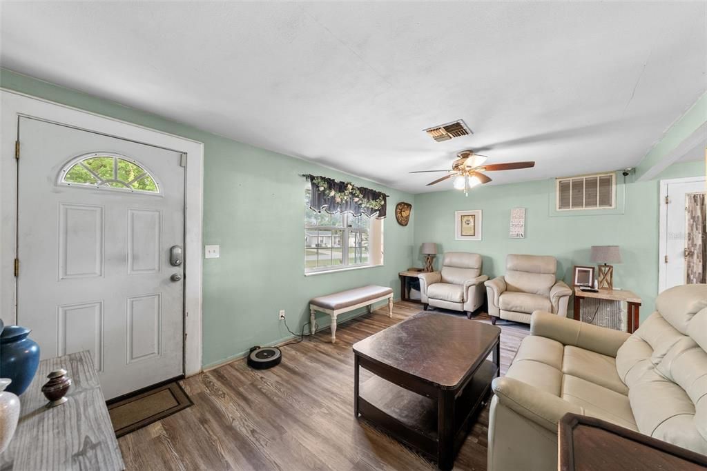 На продажу: $257,000 (3 спален, 2 ванн, 1291 Квадратных фут)