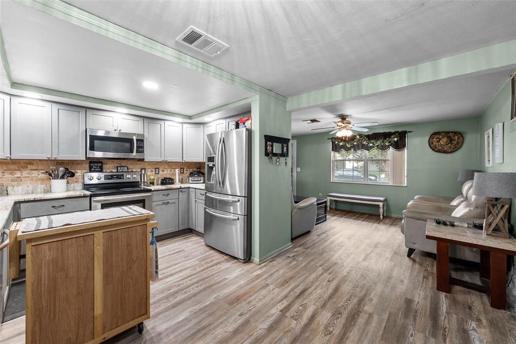 На продажу: $257,000 (3 спален, 2 ванн, 1291 Квадратных фут)