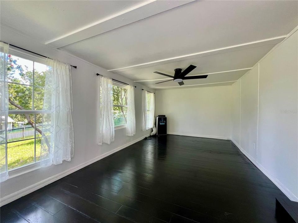 待售: $128,000 (2 贝兹, 2 浴室, 580 平方英尺)