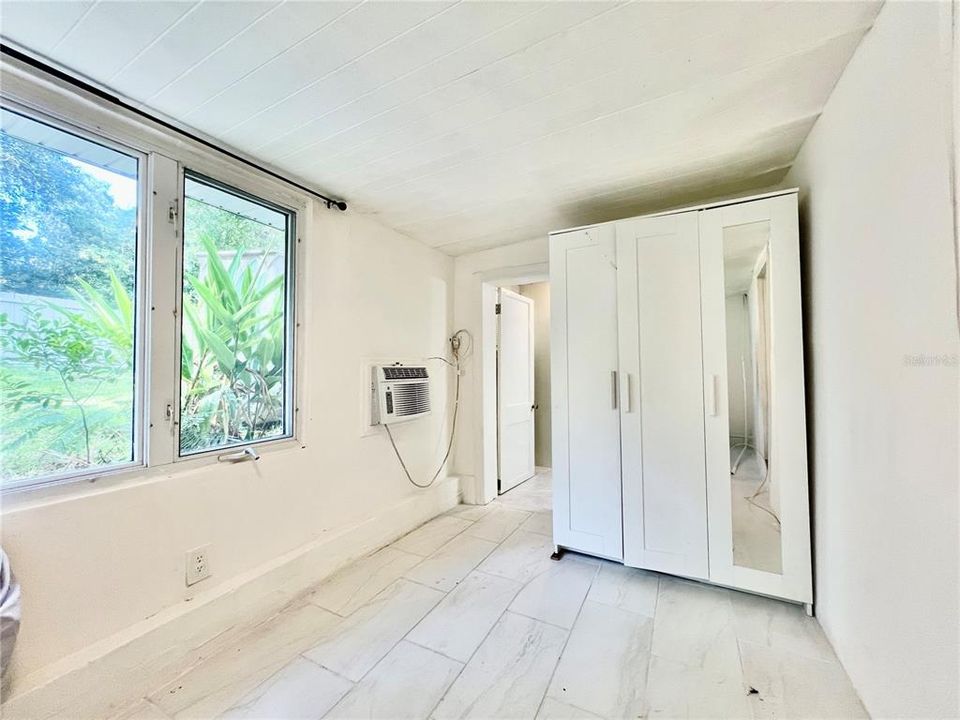 待售: $128,000 (2 贝兹, 2 浴室, 580 平方英尺)