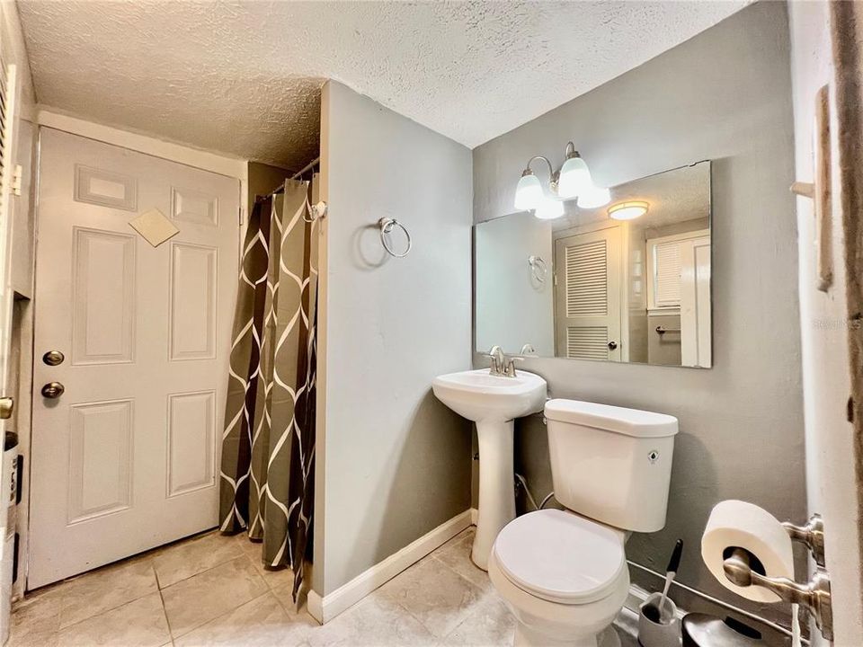 待售: $128,000 (2 贝兹, 2 浴室, 580 平方英尺)