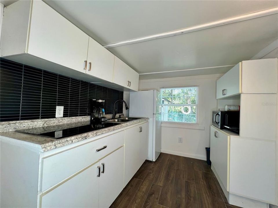 待售: $128,000 (2 贝兹, 2 浴室, 580 平方英尺)