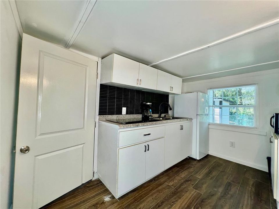 待售: $128,000 (2 贝兹, 2 浴室, 580 平方英尺)