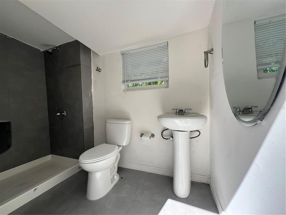 待售: $128,000 (2 贝兹, 2 浴室, 580 平方英尺)