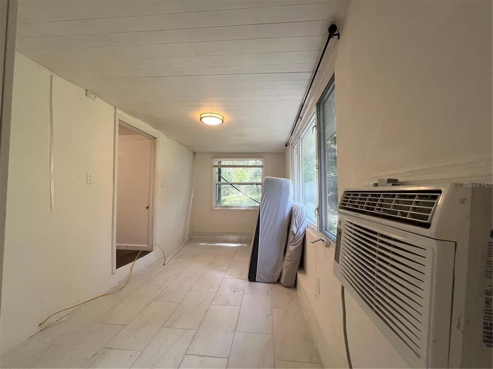 待售: $128,000 (2 贝兹, 2 浴室, 580 平方英尺)