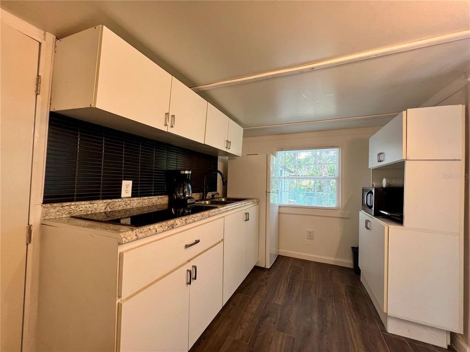 待售: $128,000 (2 贝兹, 2 浴室, 580 平方英尺)