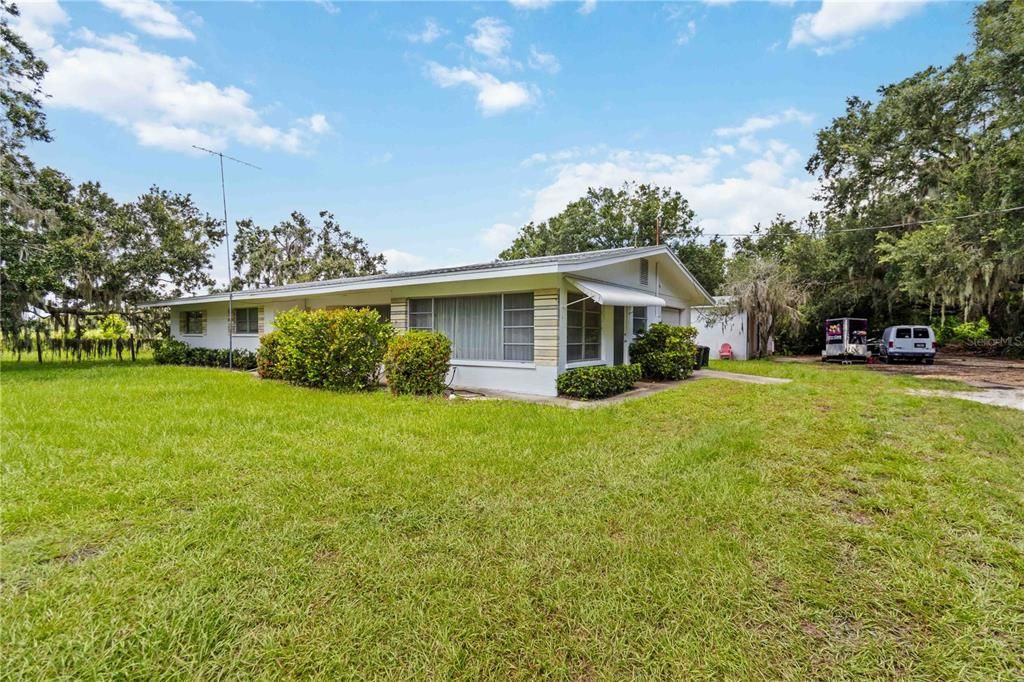 For Sale: $2,200,000 (3 beds, 2 baths, 1940 Square Feet)