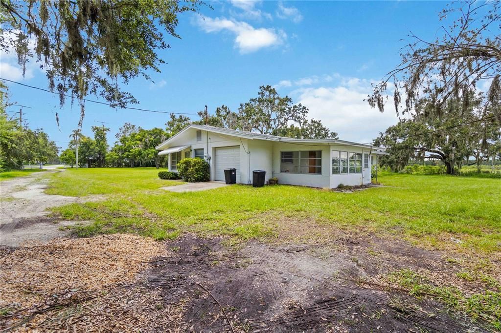 For Sale: $2,200,000 (3 beds, 2 baths, 1940 Square Feet)