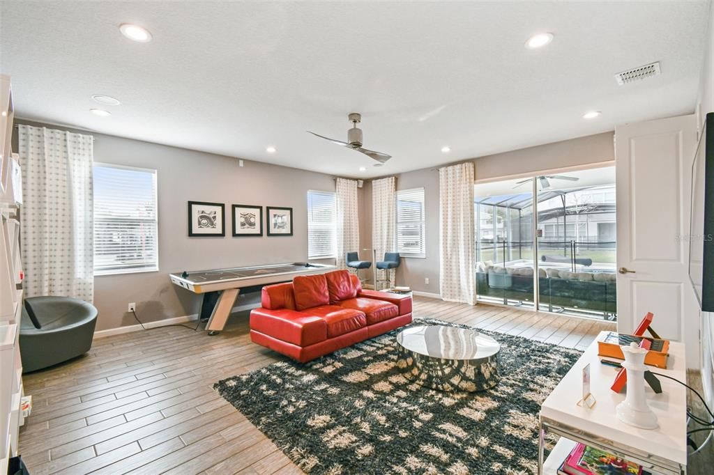 Activo con contrato: $815,000 (7 camas, 7 baños, 4014 Pies cuadrados)