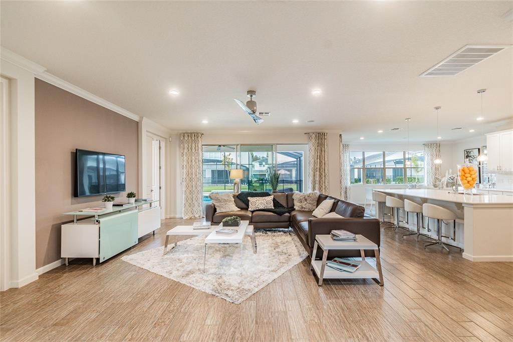 Activo con contrato: $815,000 (7 camas, 7 baños, 4014 Pies cuadrados)