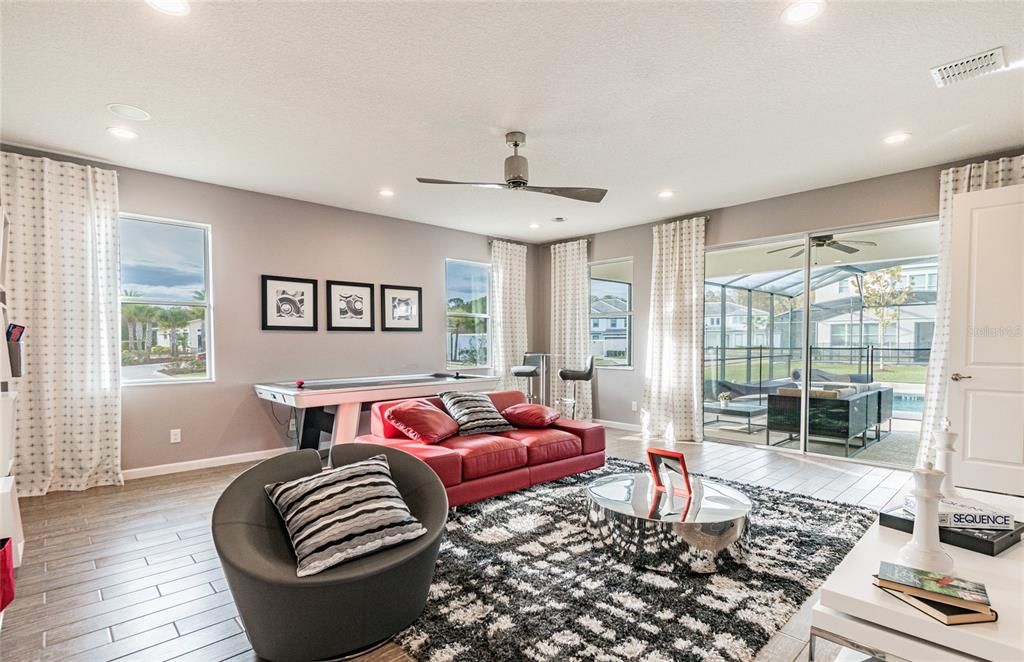 Activo con contrato: $815,000 (7 camas, 7 baños, 4014 Pies cuadrados)