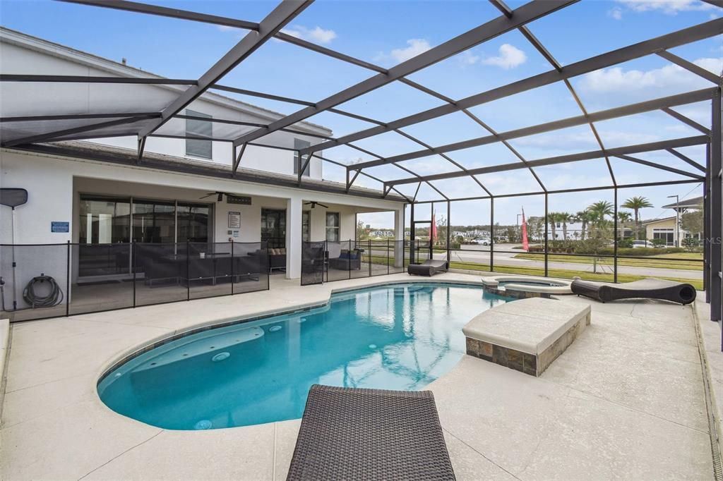 Activo con contrato: $815,000 (7 camas, 7 baños, 4014 Pies cuadrados)