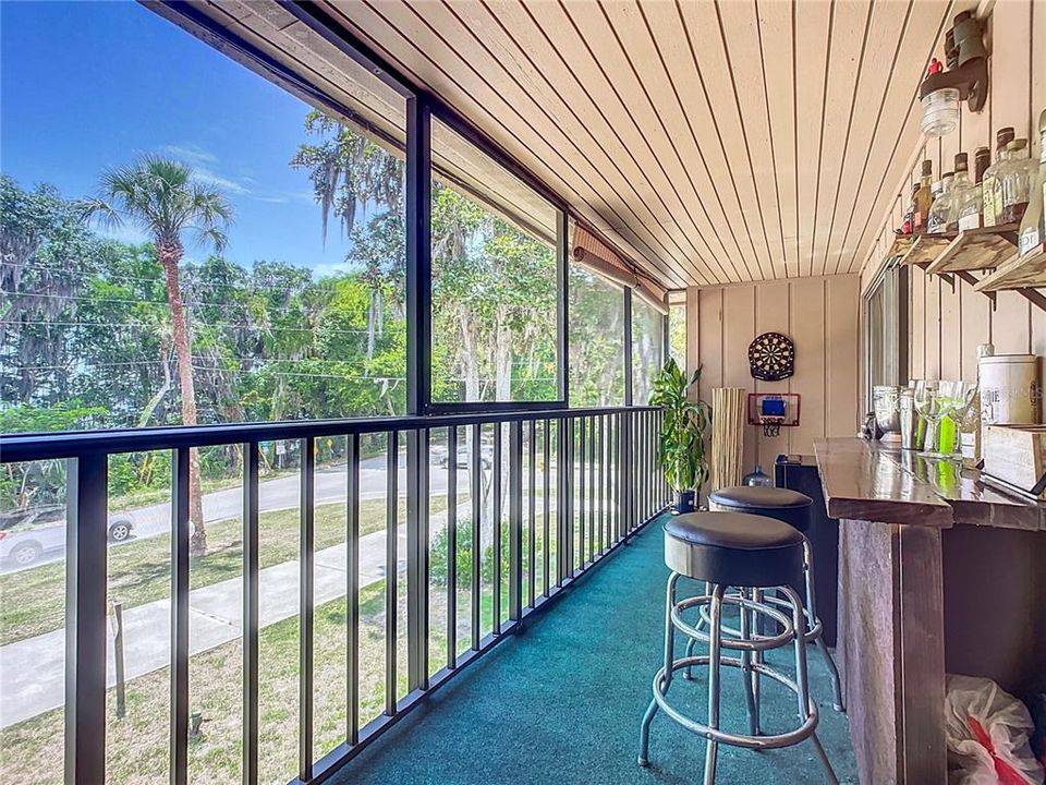 For Sale: $210,000 (2 beds, 2 baths, 897 Square Feet)