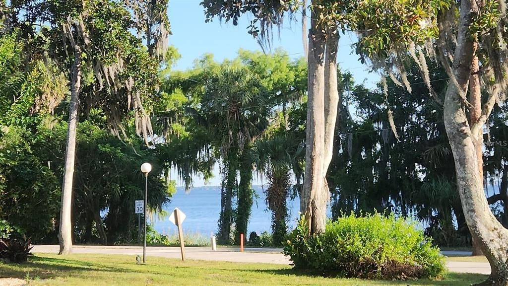 For Sale: $210,000 (2 beds, 2 baths, 897 Square Feet)